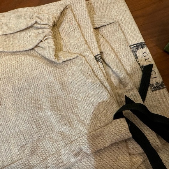 Gucci Sneakers, with hearts! Authentic - Picture 8 of 9